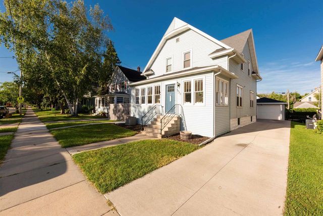1033 N SAWYER STREET, Oshkosh, WI 54902