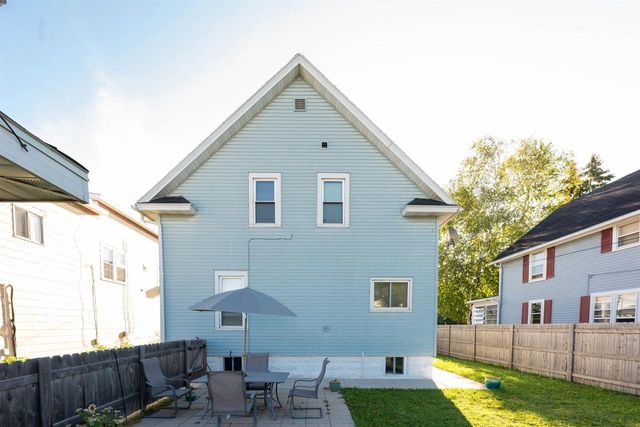 1033 N SAWYER STREET, Oshkosh, WI 54902