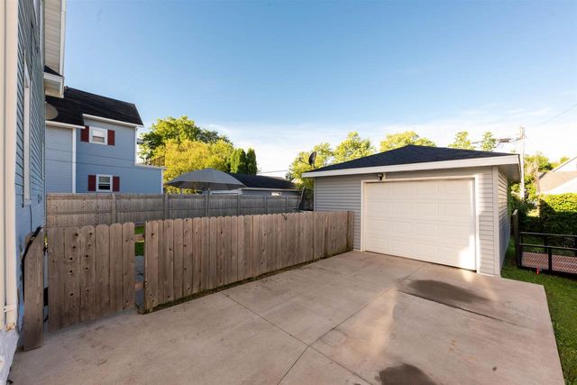 1033 N SAWYER STREET, Oshkosh, WI 54902