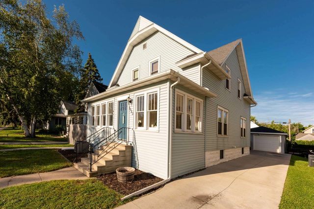 1033 N SAWYER STREET, Oshkosh, WI 54902