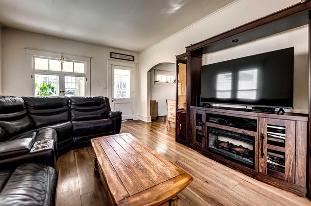 1033 N SAWYER STREET, Oshkosh, WI 54902