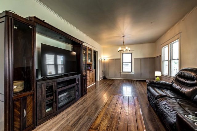 1033 N SAWYER STREET, Oshkosh, WI 54902