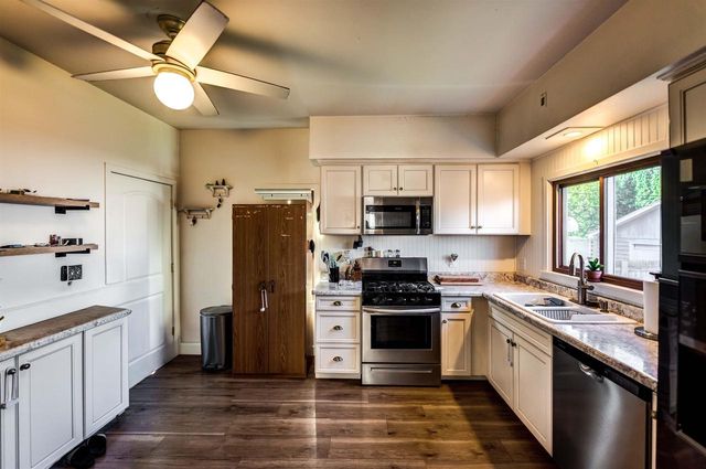 1033 N SAWYER STREET, Oshkosh, WI 54902