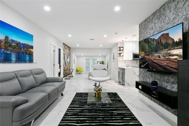 2376 NW 2nd St, Miami, FL 33125