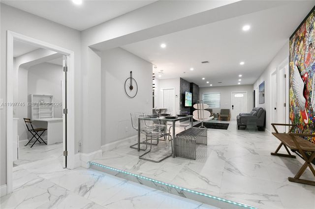 2376 NW 2nd St, Miami, FL 33125