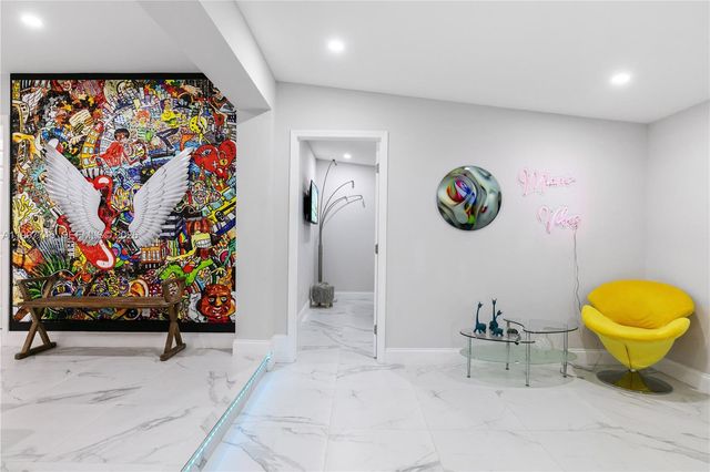 2376 NW 2nd St, Miami, FL 33125