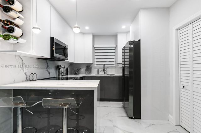 2376 NW 2nd St, Miami, FL 33125