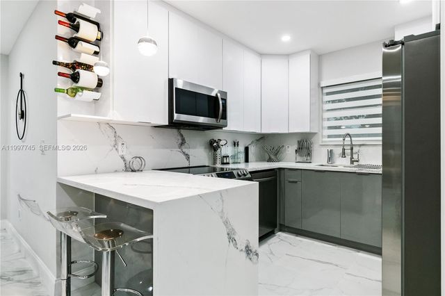 2376 NW 2nd St, Miami, FL 33125