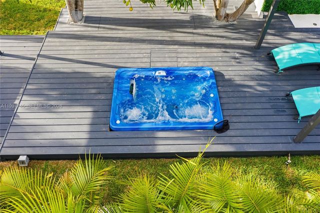 2376 NW 2nd St, Miami, FL 33125