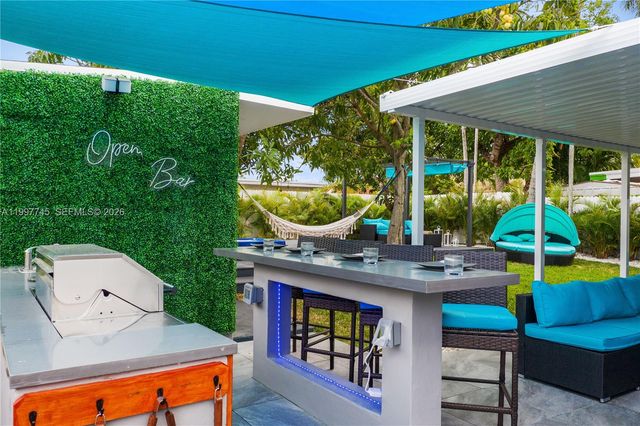 2376 NW 2nd St, Miami, FL 33125