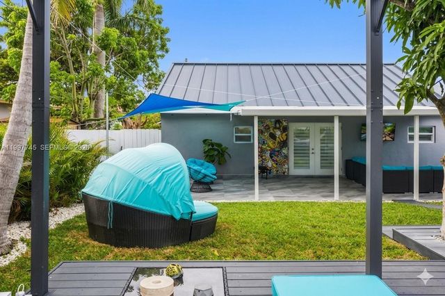 2376 NW 2nd St, Miami, FL 33125