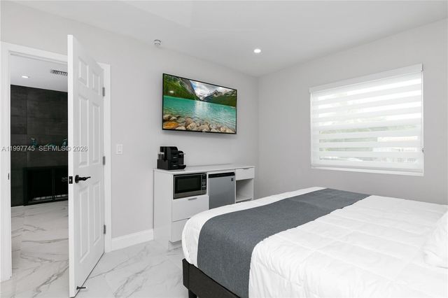 2376 NW 2nd St, Miami, FL 33125