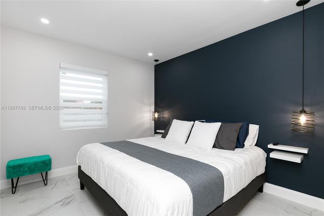 2376 NW 2nd St, Miami, FL 33125