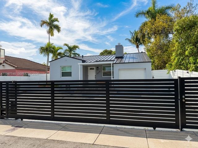 2376 NW 2nd St, Miami, FL 33125