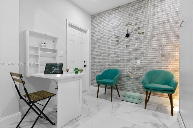 2376 NW 2nd St, Miami, FL 33125