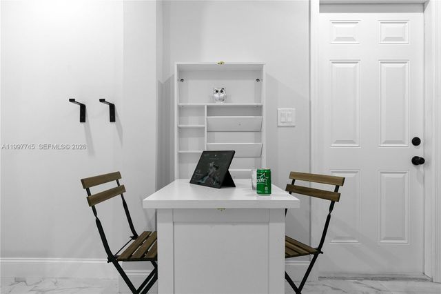 2376 NW 2nd St, Miami, FL 33125