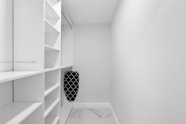 2376 NW 2nd St, Miami, FL 33125