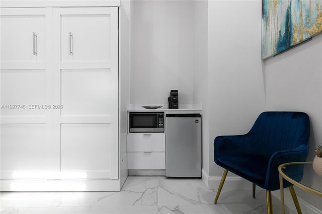 2376 NW 2nd St, Miami, FL 33125