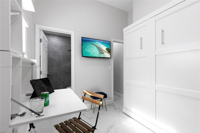 2376 NW 2nd St, Miami, FL 33125