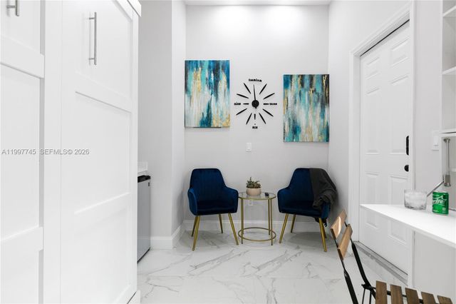 2376 NW 2nd St, Miami, FL 33125