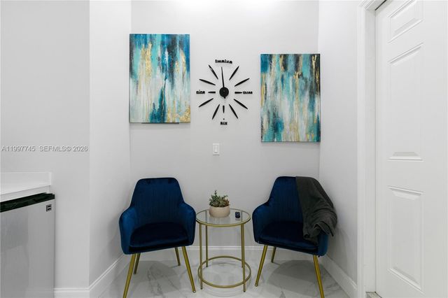 2376 NW 2nd St, Miami, FL 33125