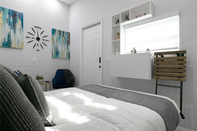 2376 NW 2nd St, Miami, FL 33125