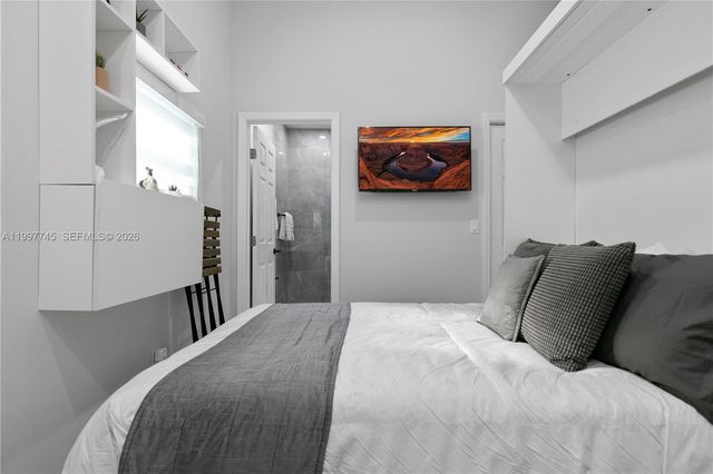 2376 NW 2nd St, Miami, FL 33125