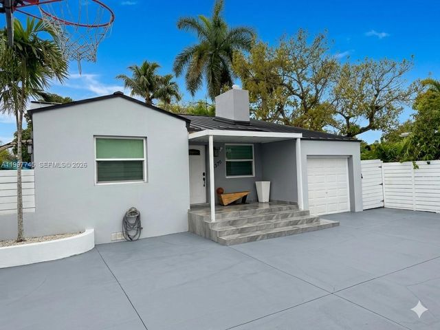 2376 NW 2nd St, Miami, FL 33125