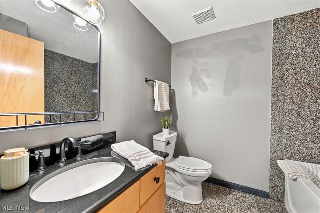 1237 Washington Avenue 402, Cleveland, OH 44113