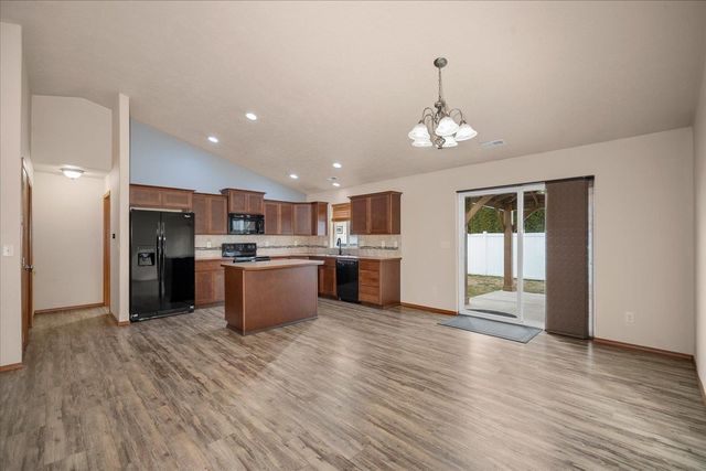 2011 N Arties Ln, Spokane Valley, WA 99016