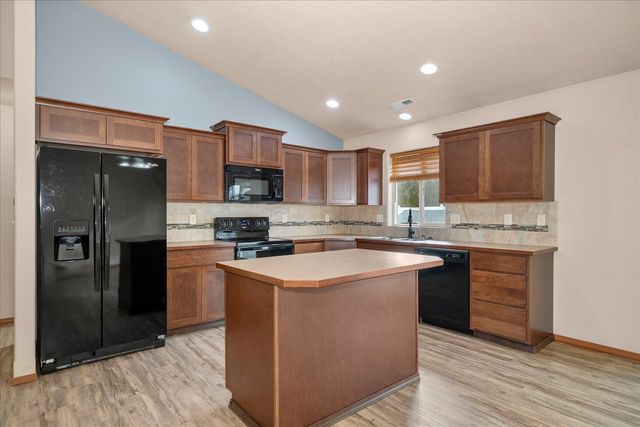 2011 N Arties Ln, Spokane Valley, WA 99016