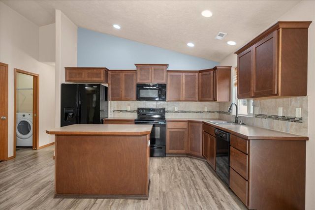 2011 N Arties Ln, Spokane Valley, WA 99016