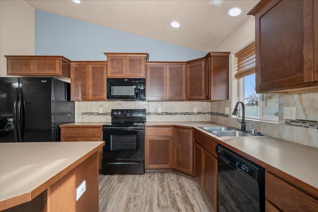 2011 N Arties Ln, Spokane Valley, WA 99016