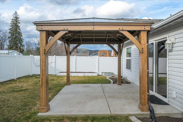 2011 N Arties Ln, Spokane Valley, WA 99016