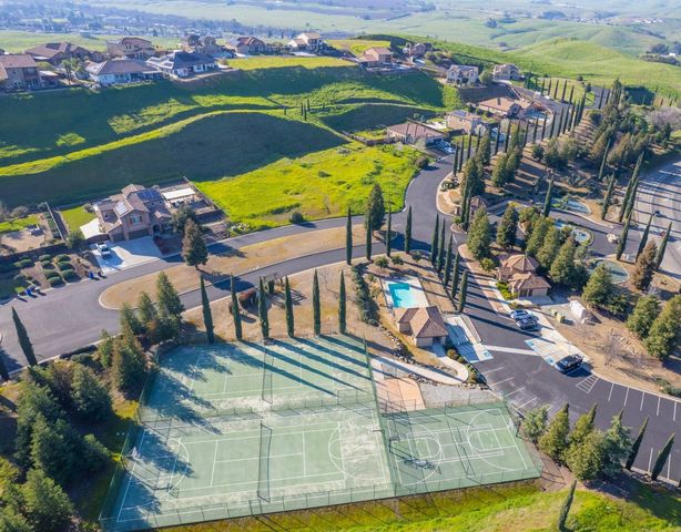 18729 Via Bellagio, Friant, CA 93626