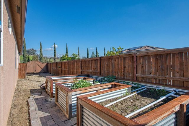 18729 Via Bellagio, Friant, CA 93626