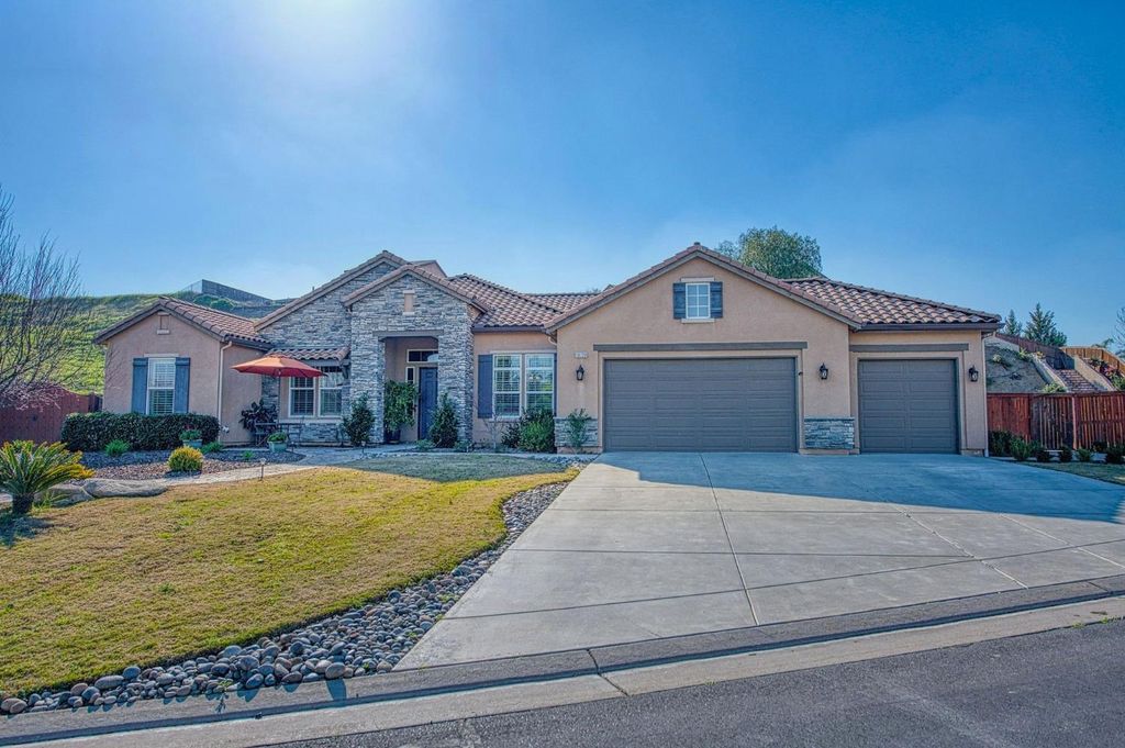 18729 Via Bellagio, Friant, CA 93626