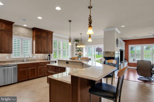 35 PRESIDENTS DRIVE, Mechanicsburg, PA 17050