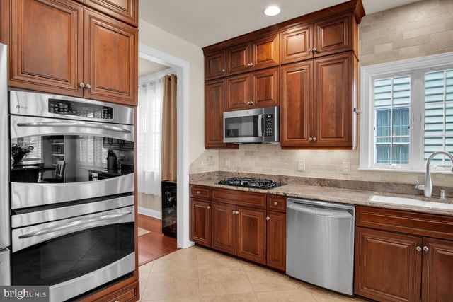 35 PRESIDENTS DRIVE, Mechanicsburg, PA 17050