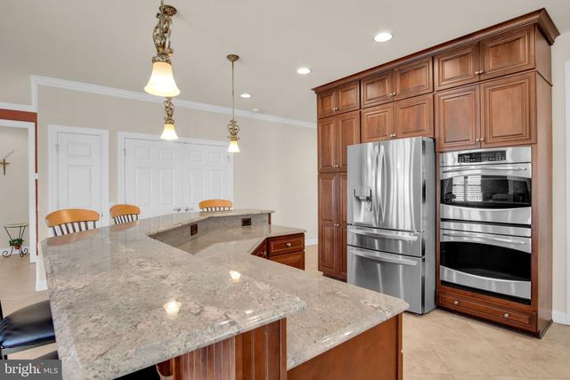 35 PRESIDENTS DRIVE, Mechanicsburg, PA 17050