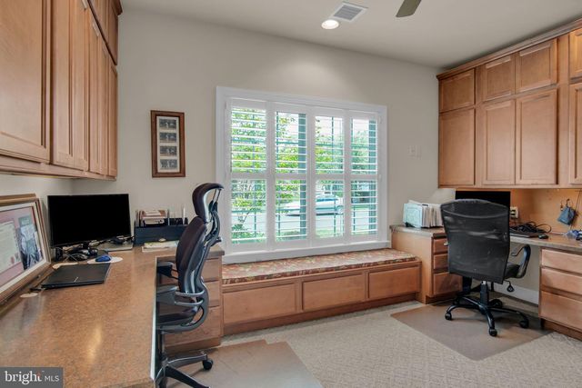 35 PRESIDENTS DRIVE, Mechanicsburg, PA 17050
