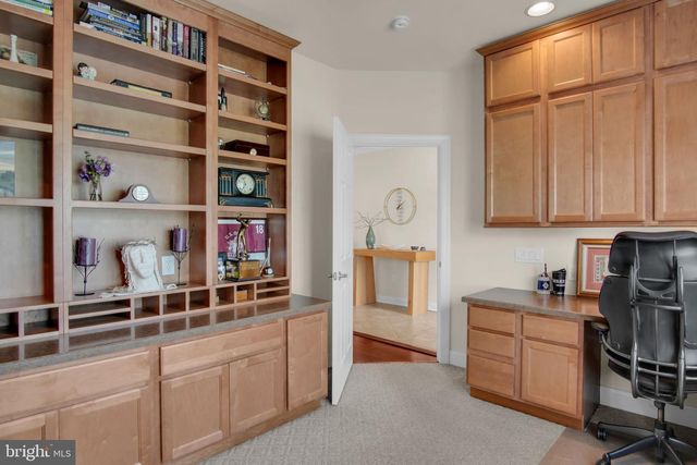 35 PRESIDENTS DRIVE, Mechanicsburg, PA 17050