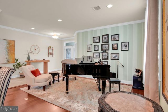 35 PRESIDENTS DRIVE, Mechanicsburg, PA 17050