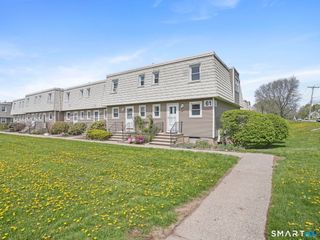 61 Meetinghouse Village 8, Meriden, CT 06450