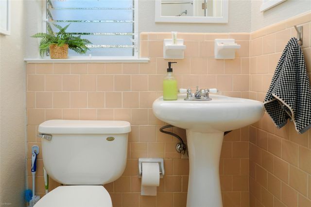 5326 Balcones DR D, Austin, TX 78731