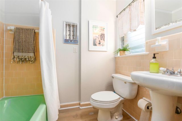 5326 Balcones DR D, Austin, TX 78731