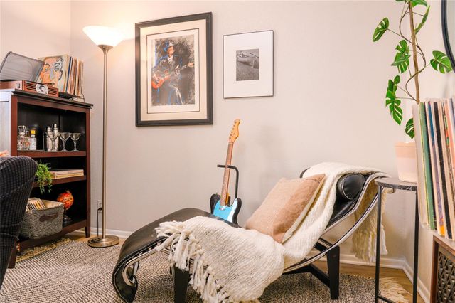 5326 Balcones DR D, Austin, TX 78731