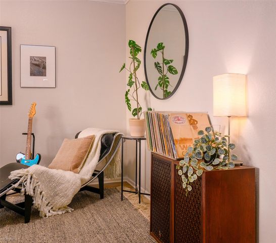 5326 Balcones DR D, Austin, TX 78731