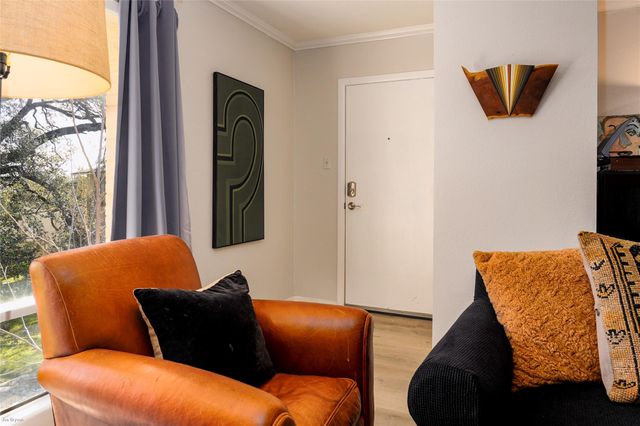 5326 Balcones DR D, Austin, TX 78731