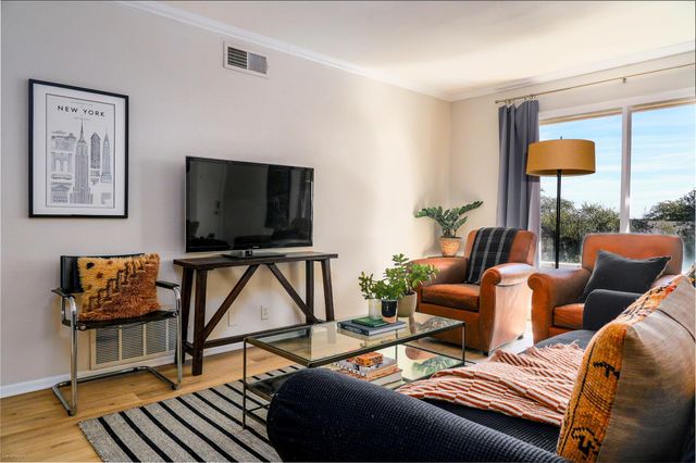 5326 Balcones DR D, Austin, TX 78731